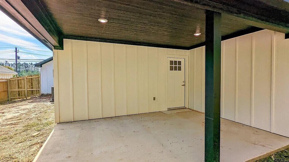 Building Photo - 2704 Calloway Rd