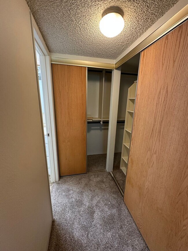 Building Photo - Cute and Cozy 1 Bedroom Condo in Gated Tim...