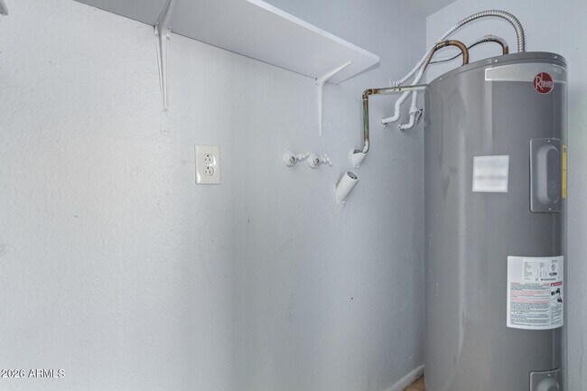 Building Photo - 6320 N 47th Ave