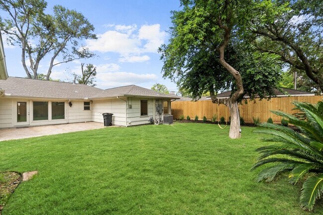 Building Photo - 6249 Overbrook Ln