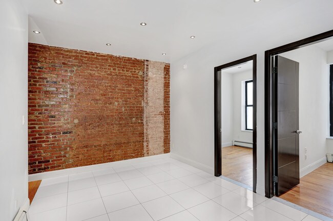 Building Photo - 125 W 106th St