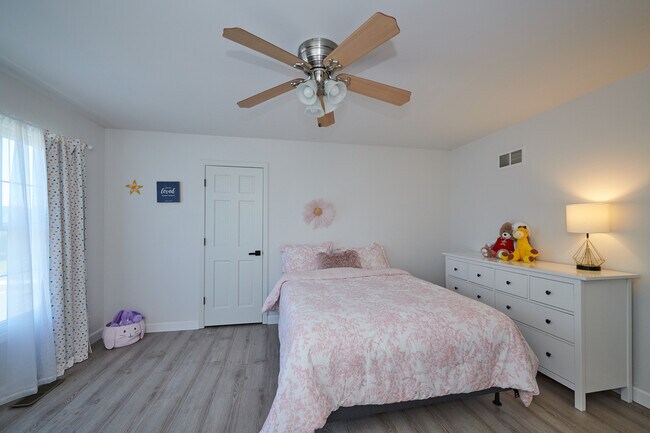 Building Photo - 26300 W Chatham Dr