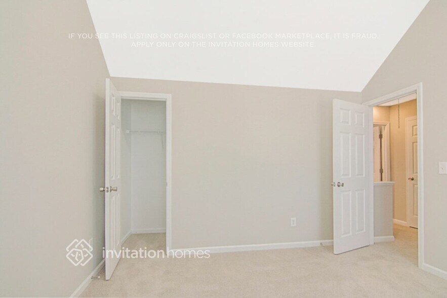 Building Photo - 914 Ujamaa Dr