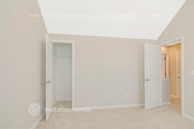 Building Photo - 914 Ujamaa Dr