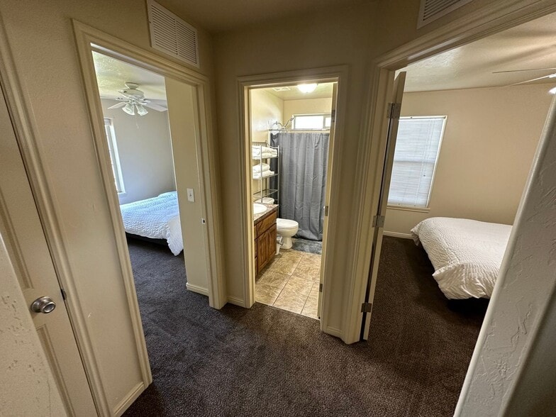 Building Photo - 674 Tanglewood Dr