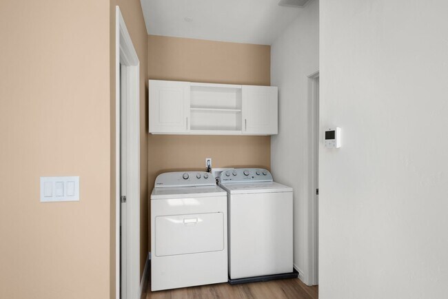 Building Photo - 4709-11 Soria Dr