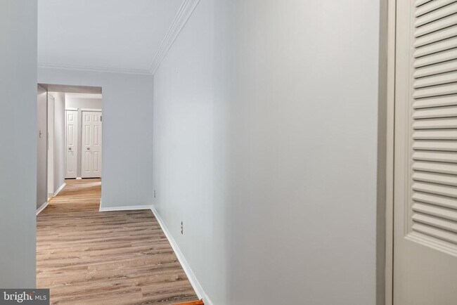 Building Photo - 11401 Commonwealth Dr