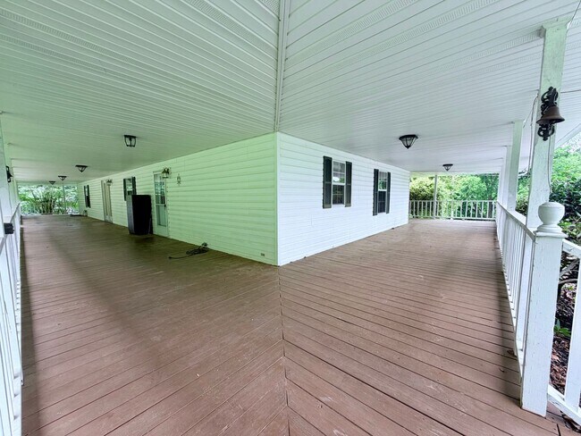 Building Photo - Secluded 3-Bedroom with Wrap-Around Porch -- Jonesborough