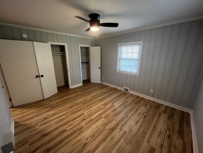 Building Photo - 5bd/2ba NEWLY remodeled brick ranch home. NO CATS.