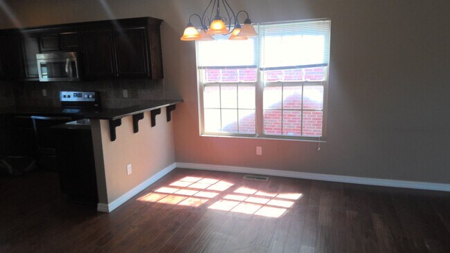 Building Photo - 3 Bed 2 Bath Home South Springfield!