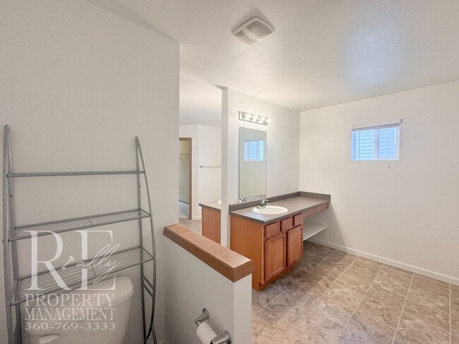 Building Photo - Spacious 4-Bedroom Home with Brand-New Carpet, Two Living Areas & Loft