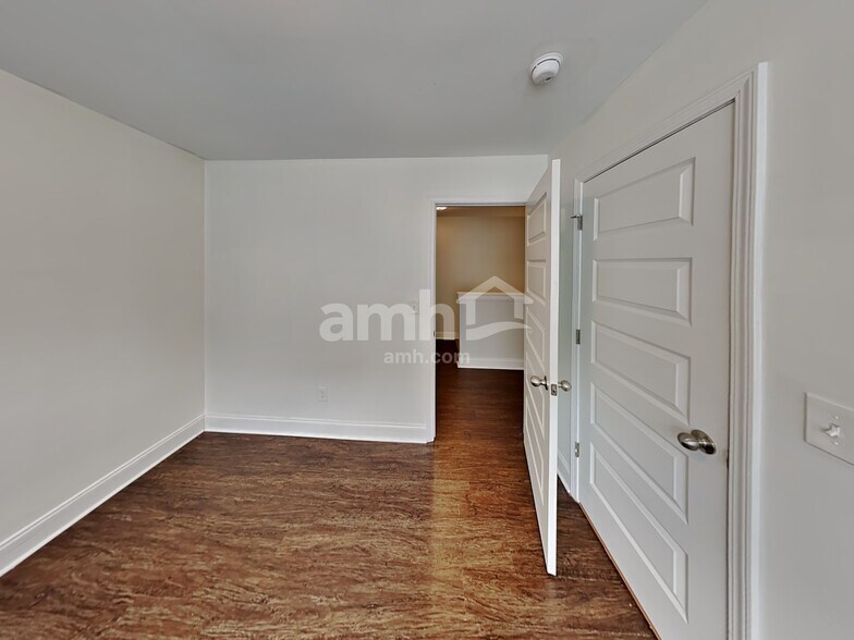 Building Photo - 5506 Central Grove Sq