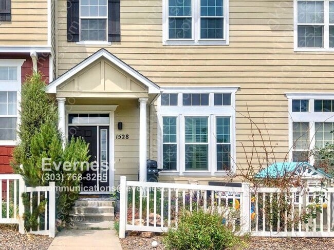 Primary Photo - Gorgeous 3-Bedroom Townhouse Retreat with ...