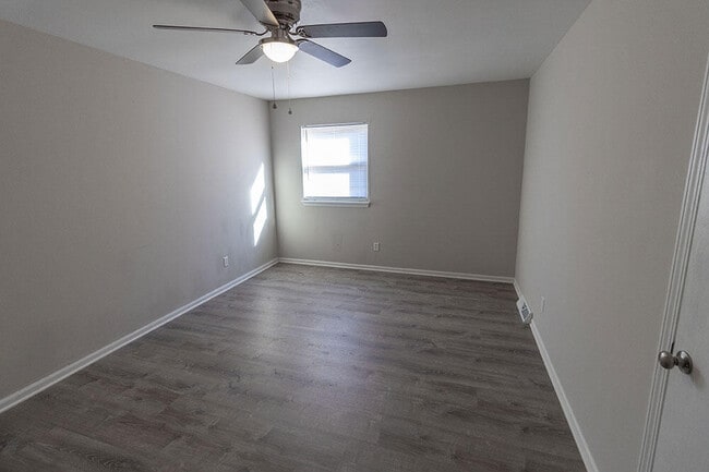 Building Photo - 7216 N Moberly Dr