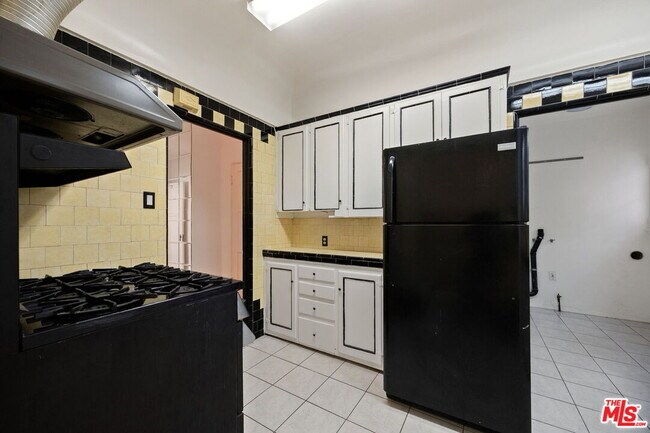 Building Photo - 436 S Rexford Dr
