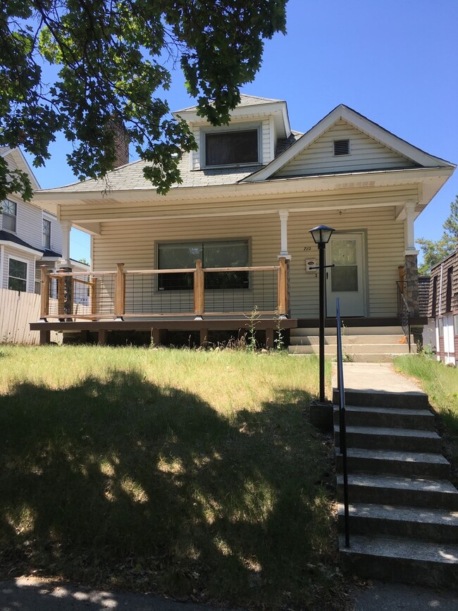 Primary Photo - Completely Remodeled 3 Bed, 1 Bath Home on...