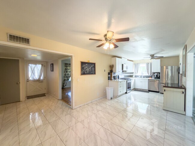 Building Photo - 1094 Manzanita Ave