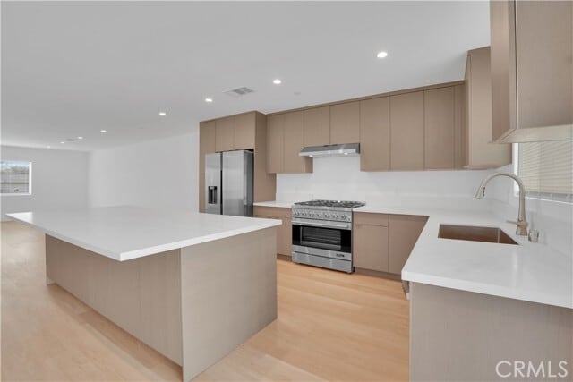 Building Photo - 18225 Chatsworth St