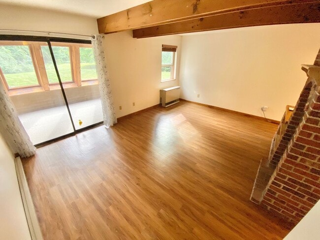 Building Photo - 2 Bedroom Condo in Williston VT Available ...