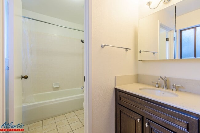 Building Photo - Remodeled Condo | Downtown Palo Alto | Near Stanford