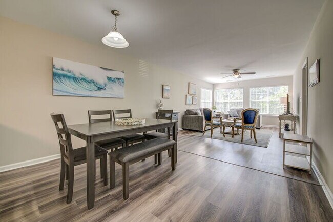 Building Photo - Coastal Comfort Awaits: Spacious 3-Bed, 2-...