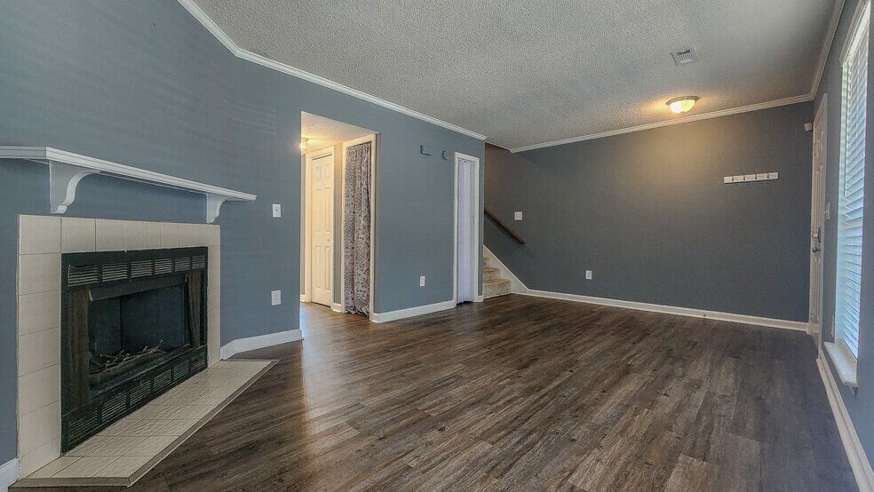 Building Photo - 103 Sandlewood Dr