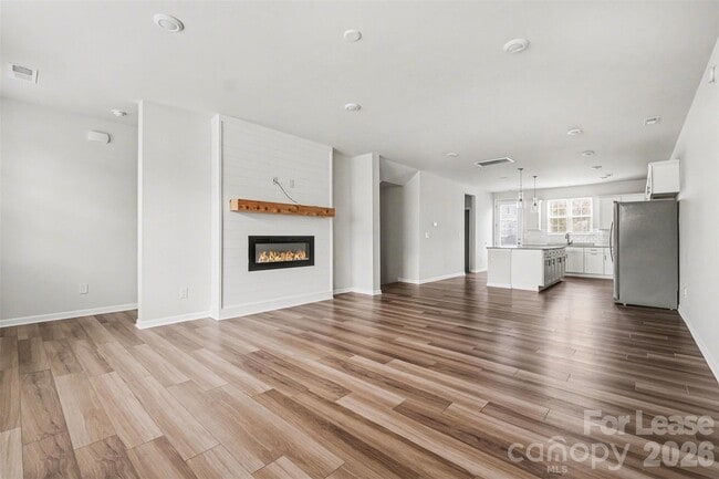 Building Photo - 10016 Hemingway Pl