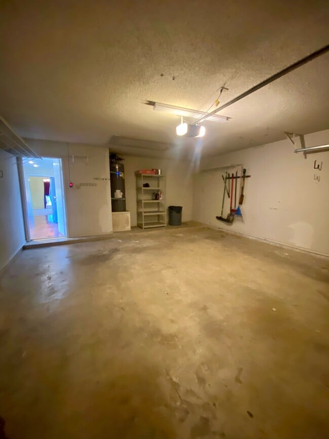 Building Photo - 2217 Brookside Dr