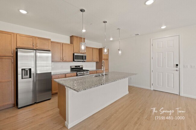 Building Photo - MODERN LUXURY 2BD/2BA/2CAR CONDO in Briargate