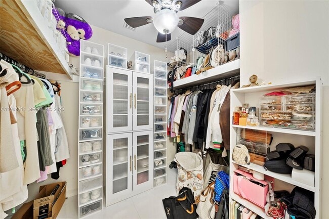 Building Photo - 1330 NE 105th St