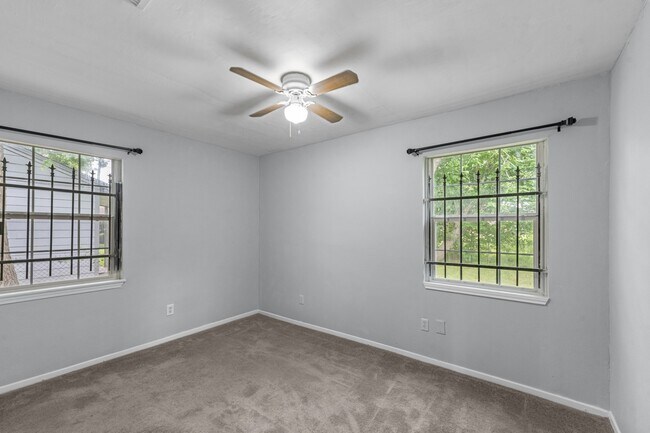 Building Photo - 9410 Rosehaven Dr
