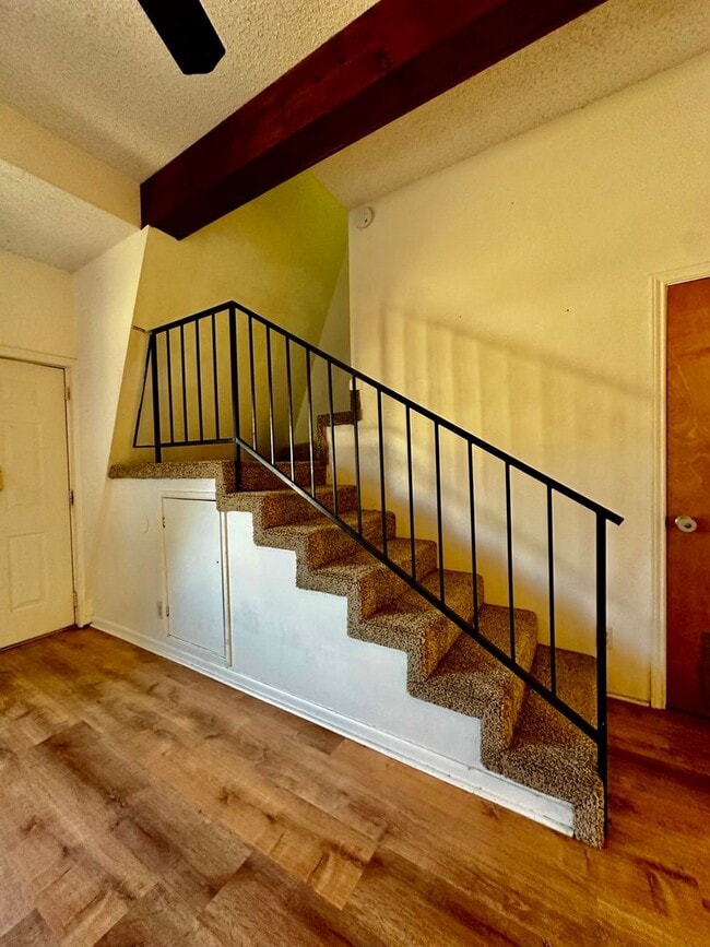 Building Photo - 2 Bedroom Apartment