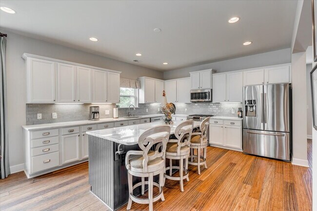 Building Photo - 1007 Kaiser Way