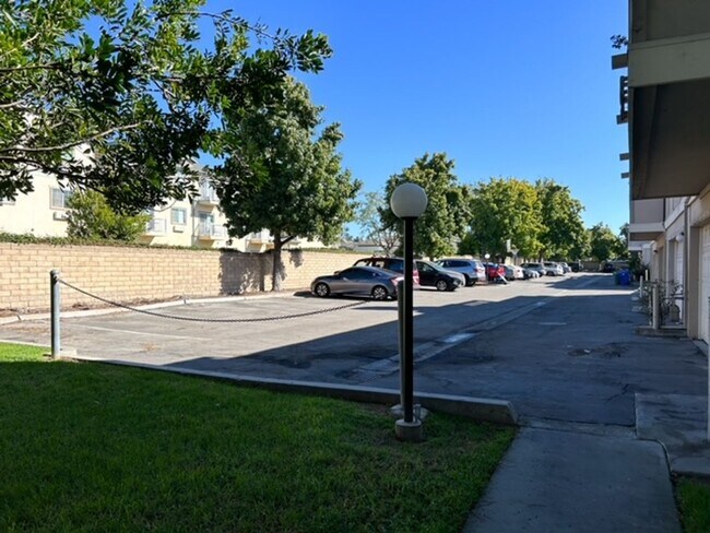 Building Photo - 3 Bedroom + 2.5 Bathroom Condo | Ralston Village Community | Ventura | Unfurnished