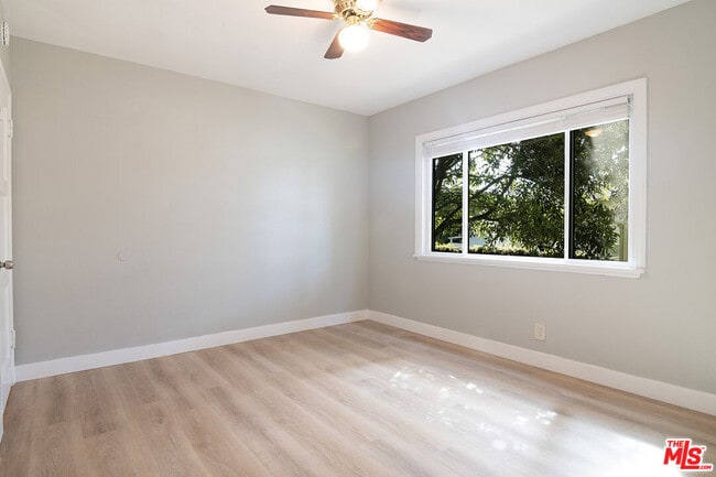 Building Photo - 414 University Ave