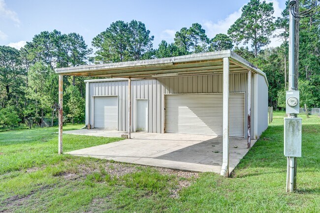 Building Photo - 418 County Rd 643