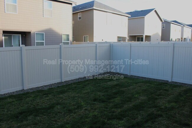 Building Photo - 611 S Zeelar St