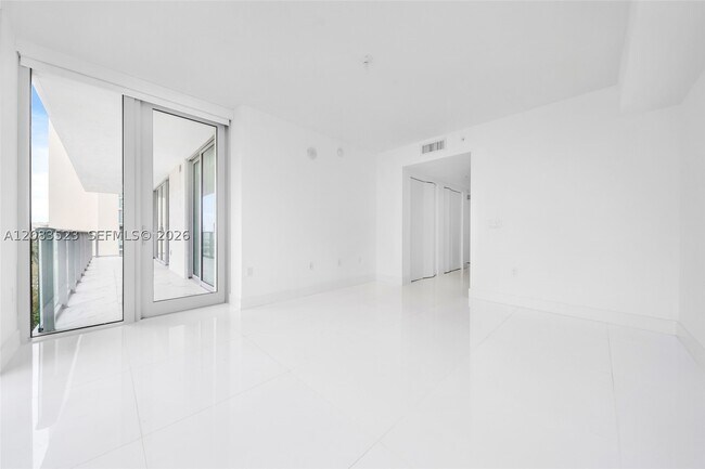 Building Photo - 300 Sunny Isles Blvd