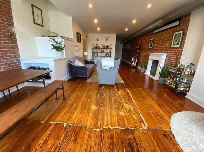 Building Photo - Beautiful 1-Bedroom Apartment in the Heart of Northern Liberties! Available mid-June!