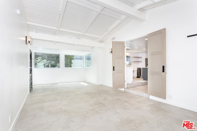 Building Photo - 16733 Oak View Dr