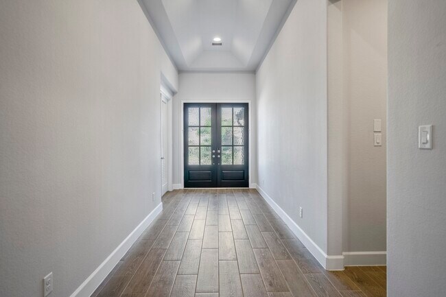 Building Photo - 7845 Charter Hill Dr