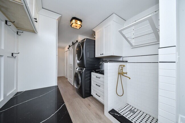 Building Photo - 945 Anne Rd