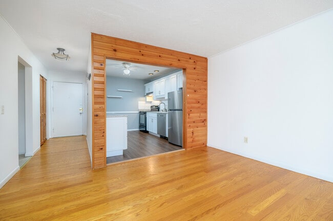 Building Photo - 185 Melba St