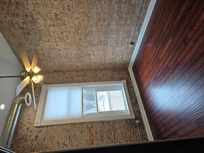 Building Photo - 1104 6th St