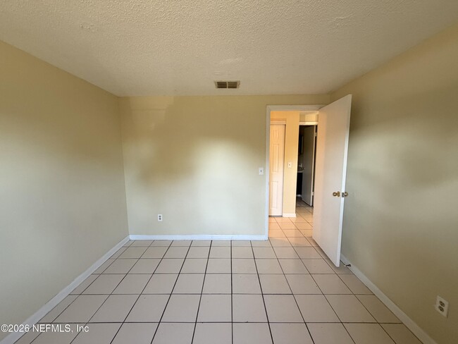 Building Photo - 7045 Prellie St