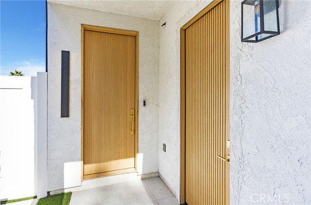 Building Photo - 30256 Via Reata