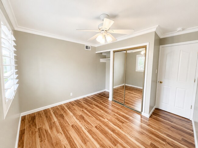 Building Photo - Welcome to this stunning 3 bedroom, 2 bathroom home located in Fremont