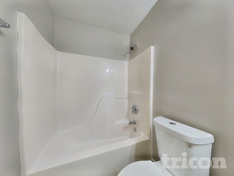 Building Photo - 270 Hayward Ln