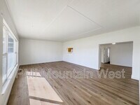 Building Photo - 450 W 200 N