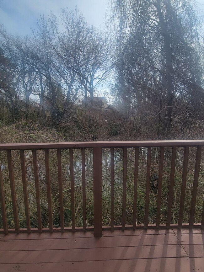 Building Photo - Newly remodelled 3 bedroom 2.5 bath townhouse